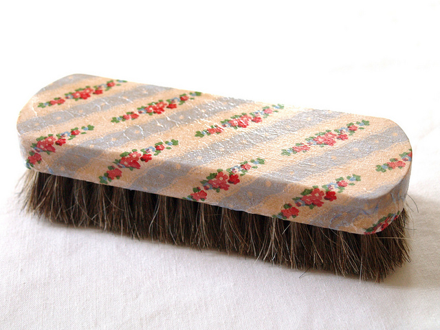 Tools to remove lint from clothes